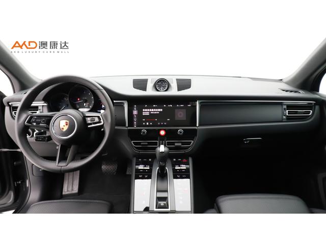 Porsche Macan 2023 thumb 2