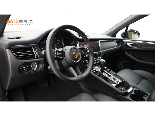Porsche Macan 2023 thumb 3