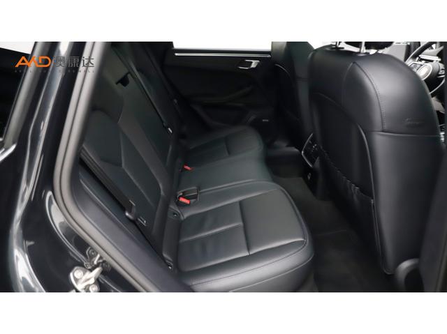 Porsche Macan 2023 thumb 5