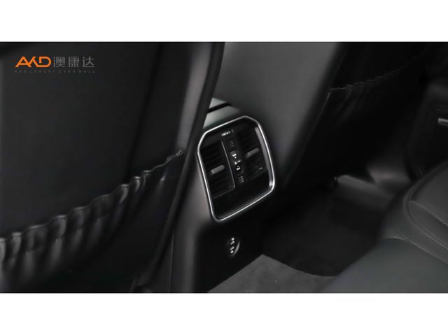 Porsche Macan 2023 thumb 6