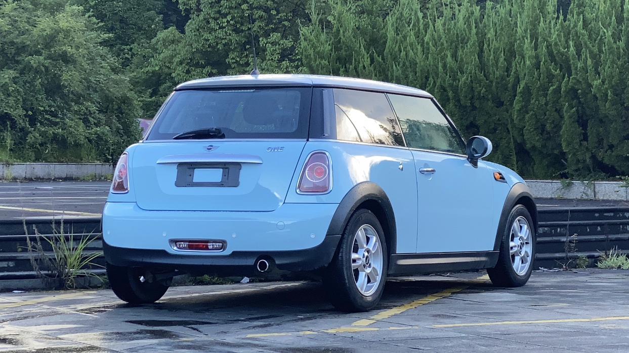Mini Hatch 2011 thumb 3