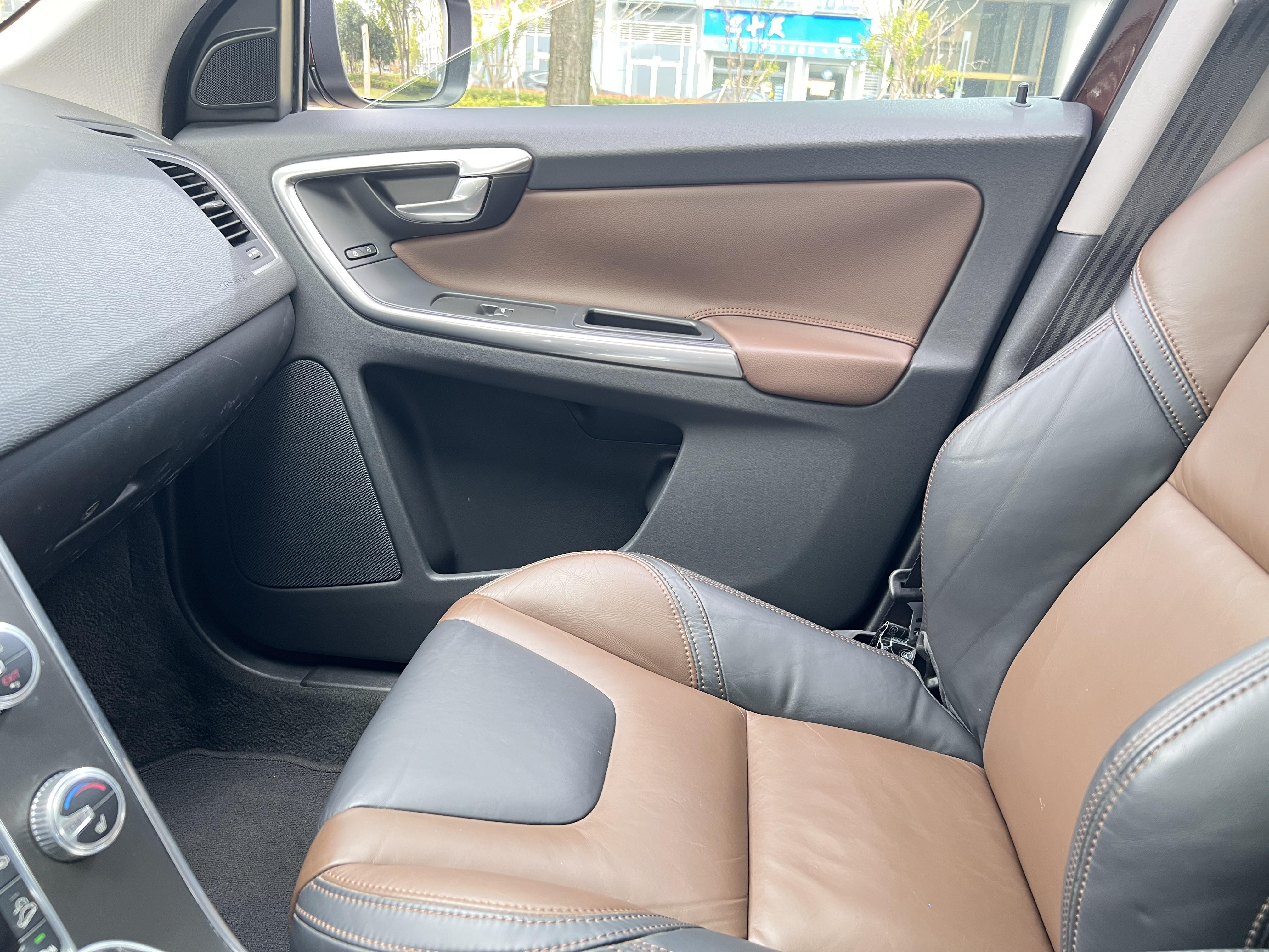 Volvo XC60 2014 thumb 7