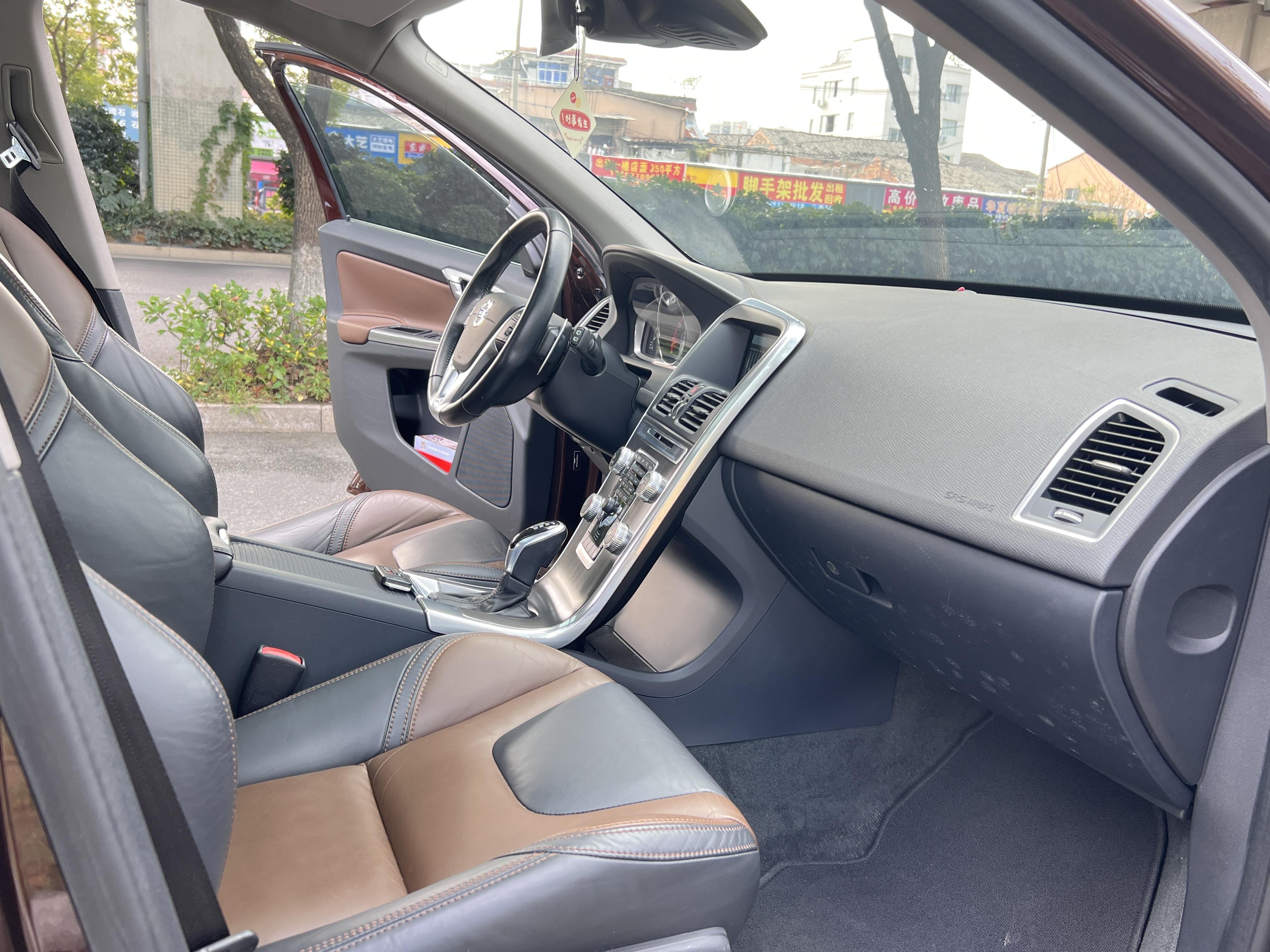 Volvo XC60 2014 thumb 10