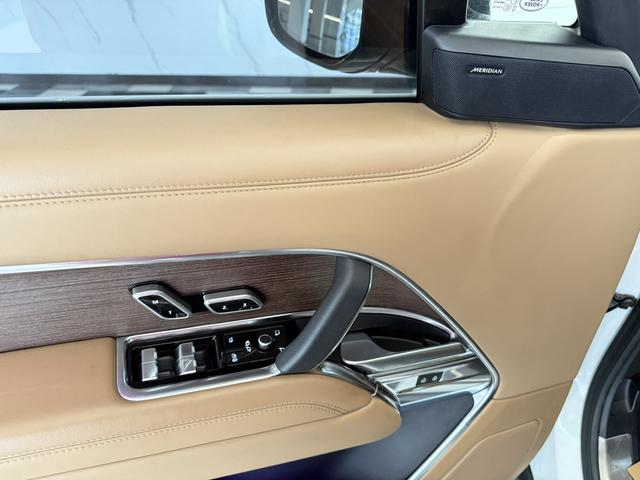 Land Rover Range Rover 2023 thumb 5