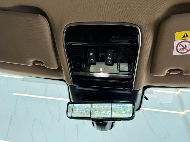 Land Rover Range Rover 2023 thumb 12