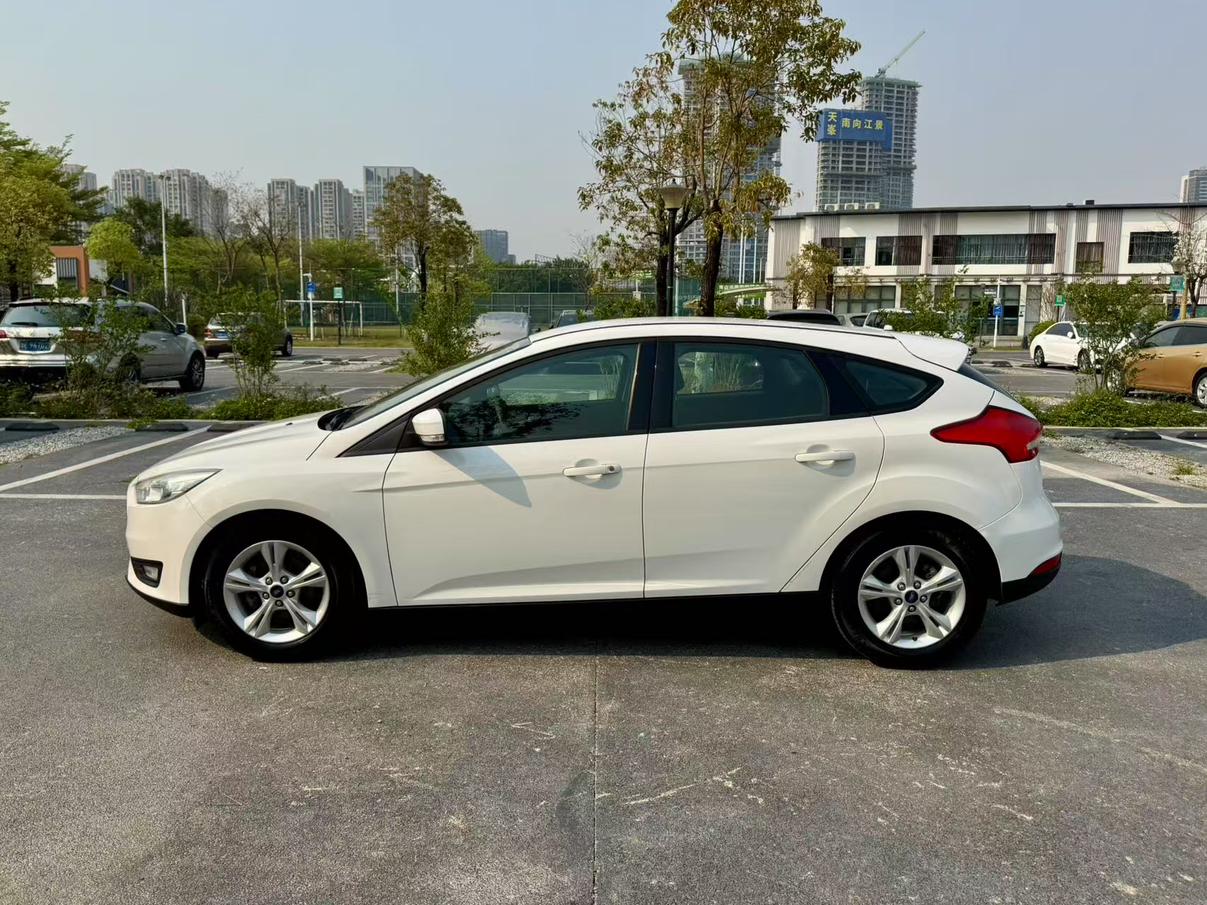 Ford Focus ST 2018 thumb 2