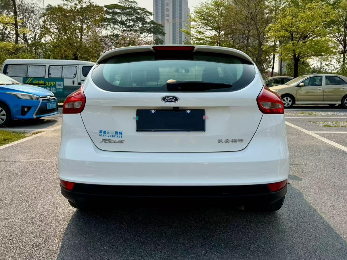 Ford Focus ST 2018 thumb 4