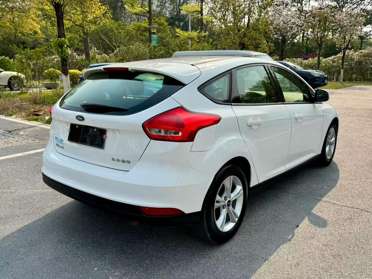 Ford Focus ST 2018 thumb 5