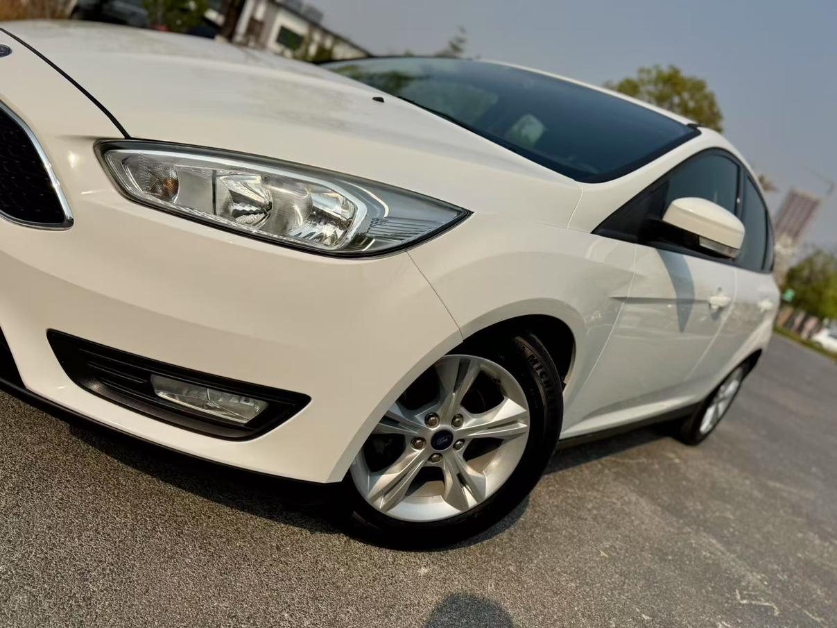 Ford Focus ST 2018 thumb 6