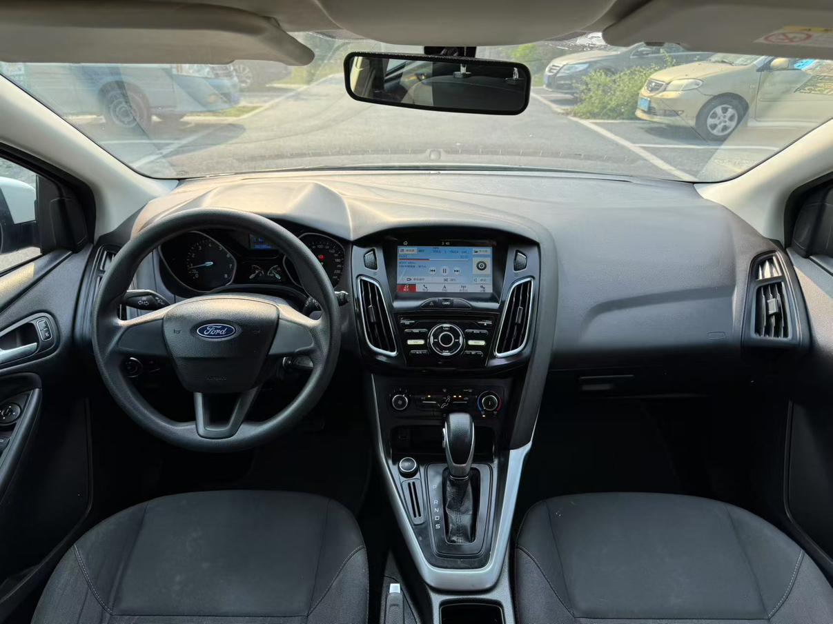 Ford Focus ST 2018 thumb 9