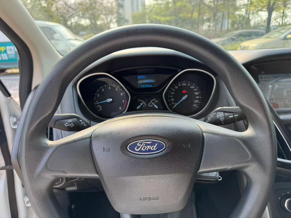 Ford Focus ST 2018 thumb 10