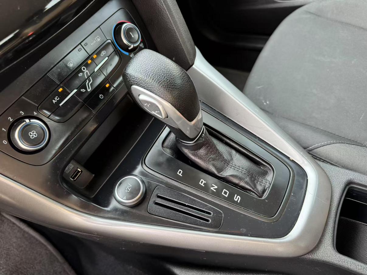 Ford Focus ST 2018 thumb 11
