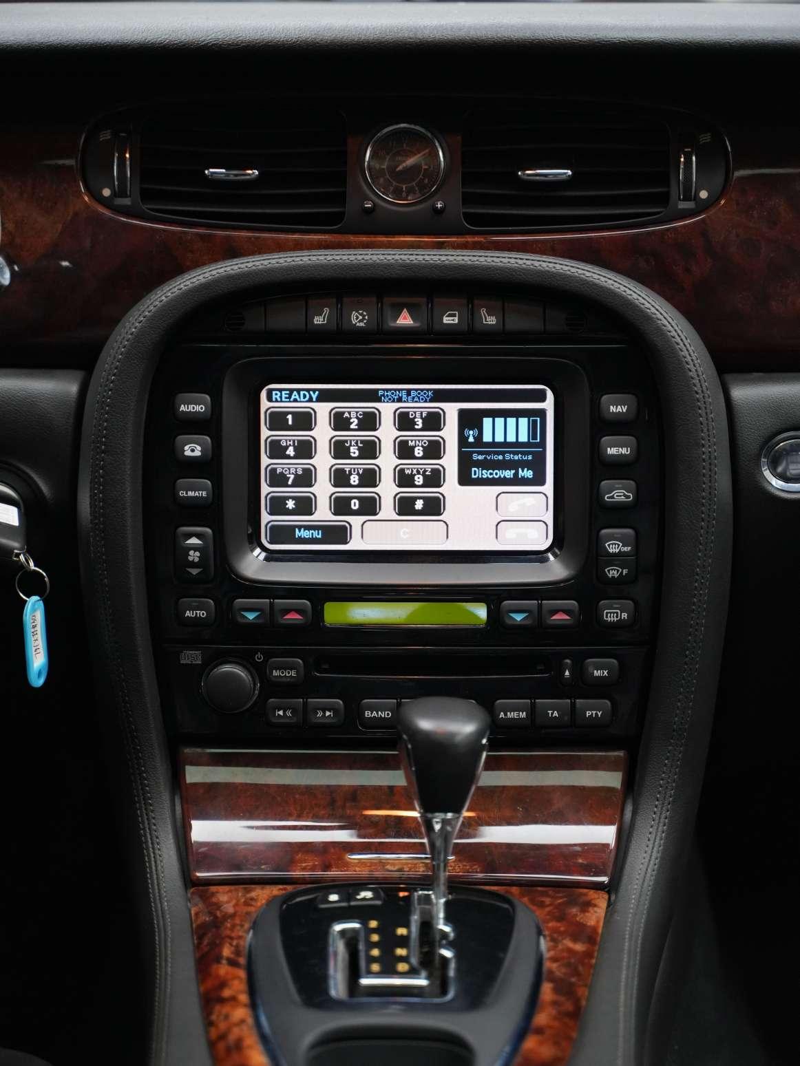 Jaguar XJ 2009 thumb 10