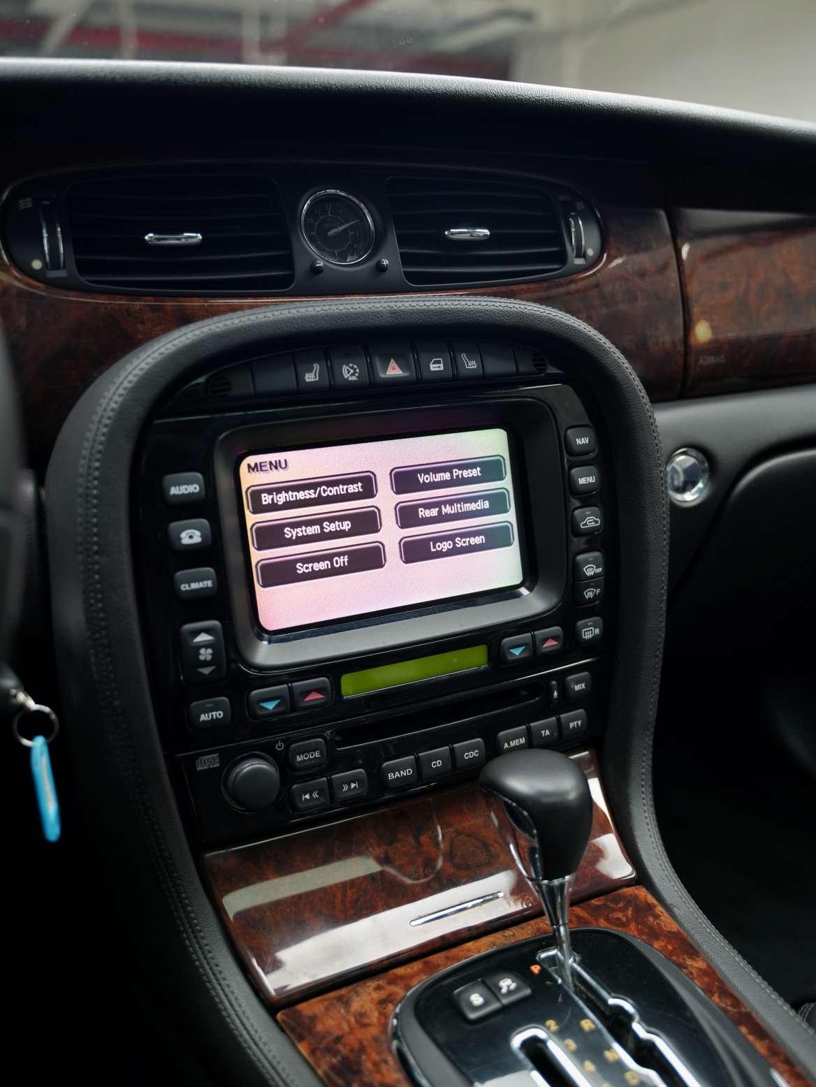 Jaguar XJ 2009 thumb 11