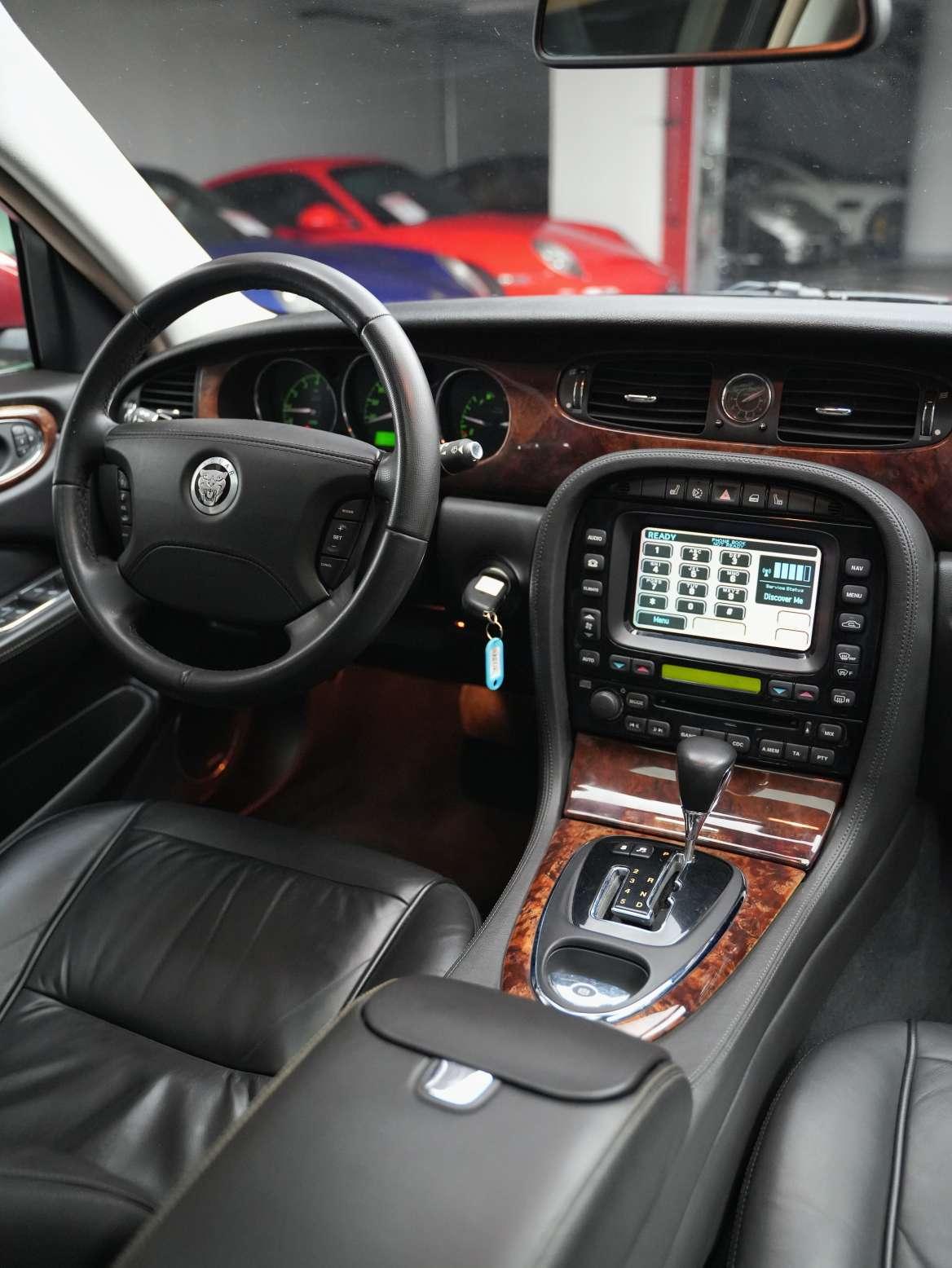 Jaguar XJ 2009 thumb 12