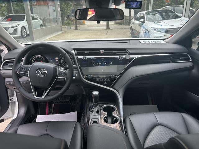 Toyota Camry 2023 thumb 2