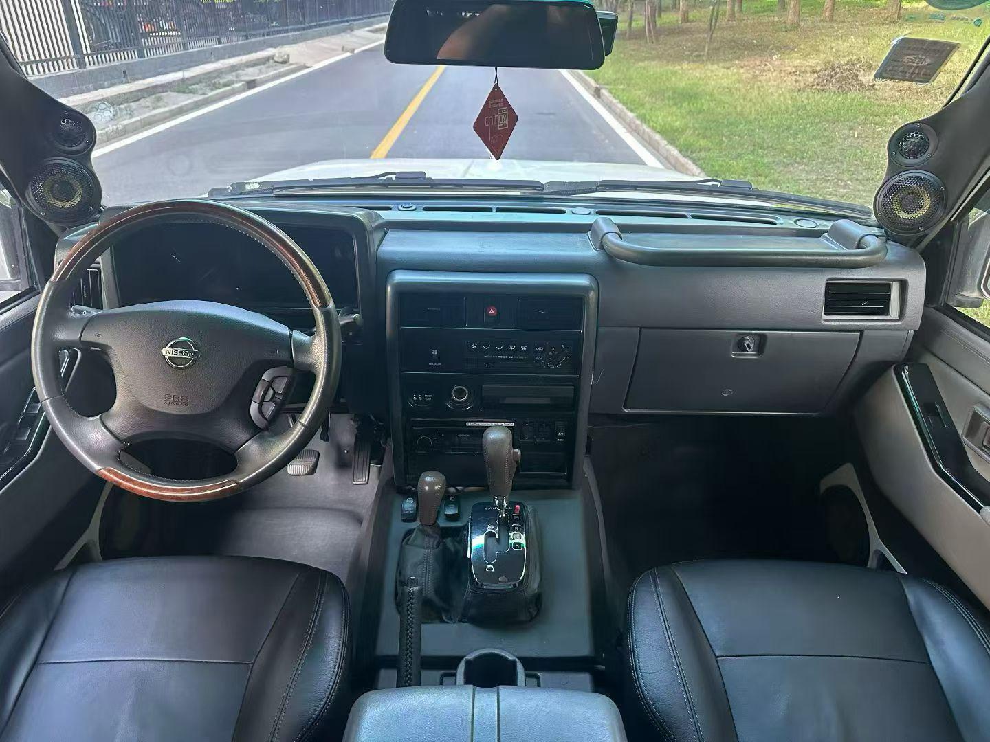 Nissan Patrol 2004 thumb 5