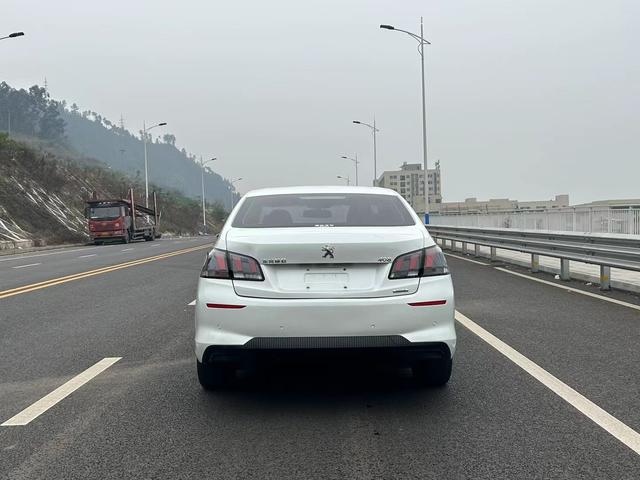 Peugeot 408 2019 thumb 2