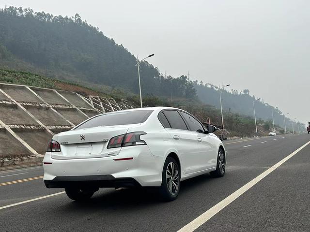 Peugeot 408 2019 thumb 3