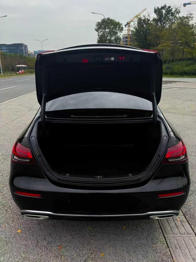 Mercedes-Benz E-Class 2023 thumb 7