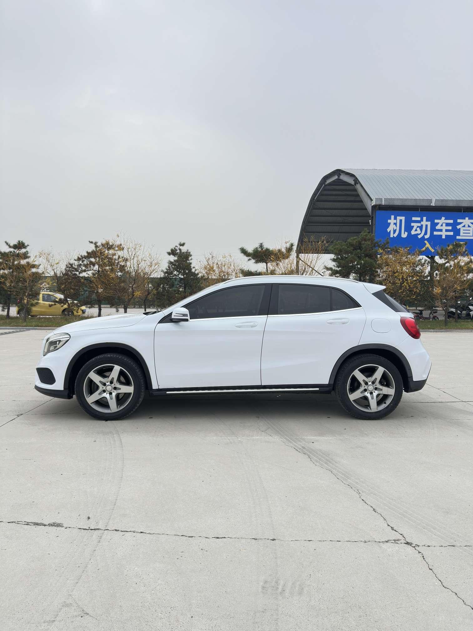 Mercedes-Benz GLA 2015 thumb 2