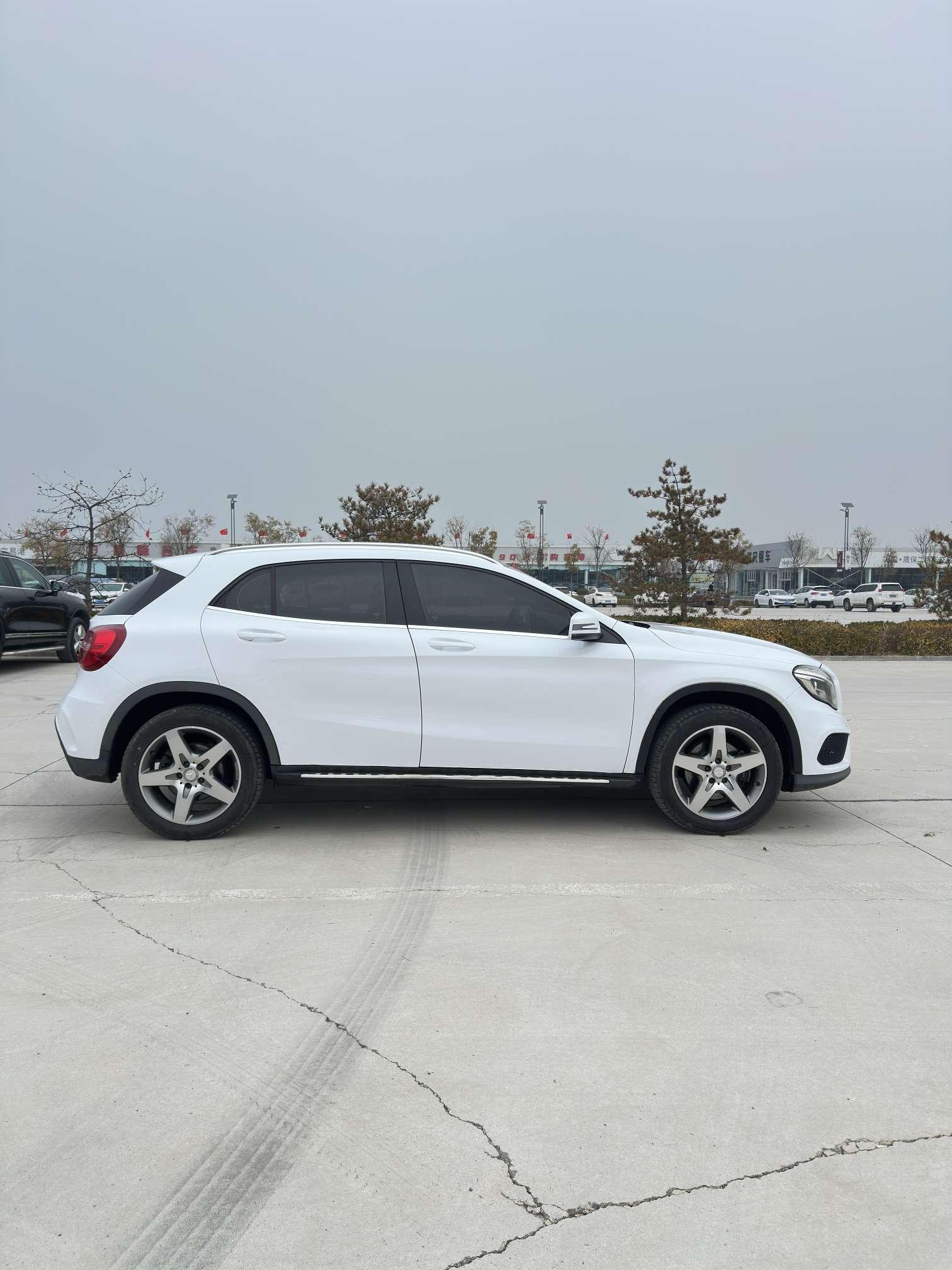 Mercedes-Benz GLA 2015 thumb 6