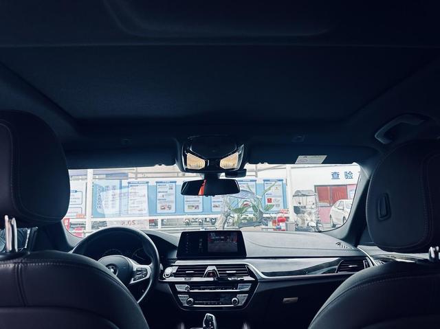 BMW 5 серии 2019 thumb 9