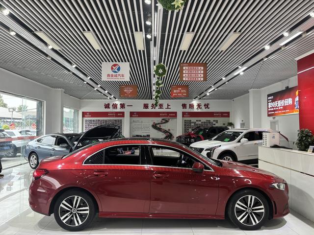 Mercedes-Benz A-Class 2019 thumb 2
