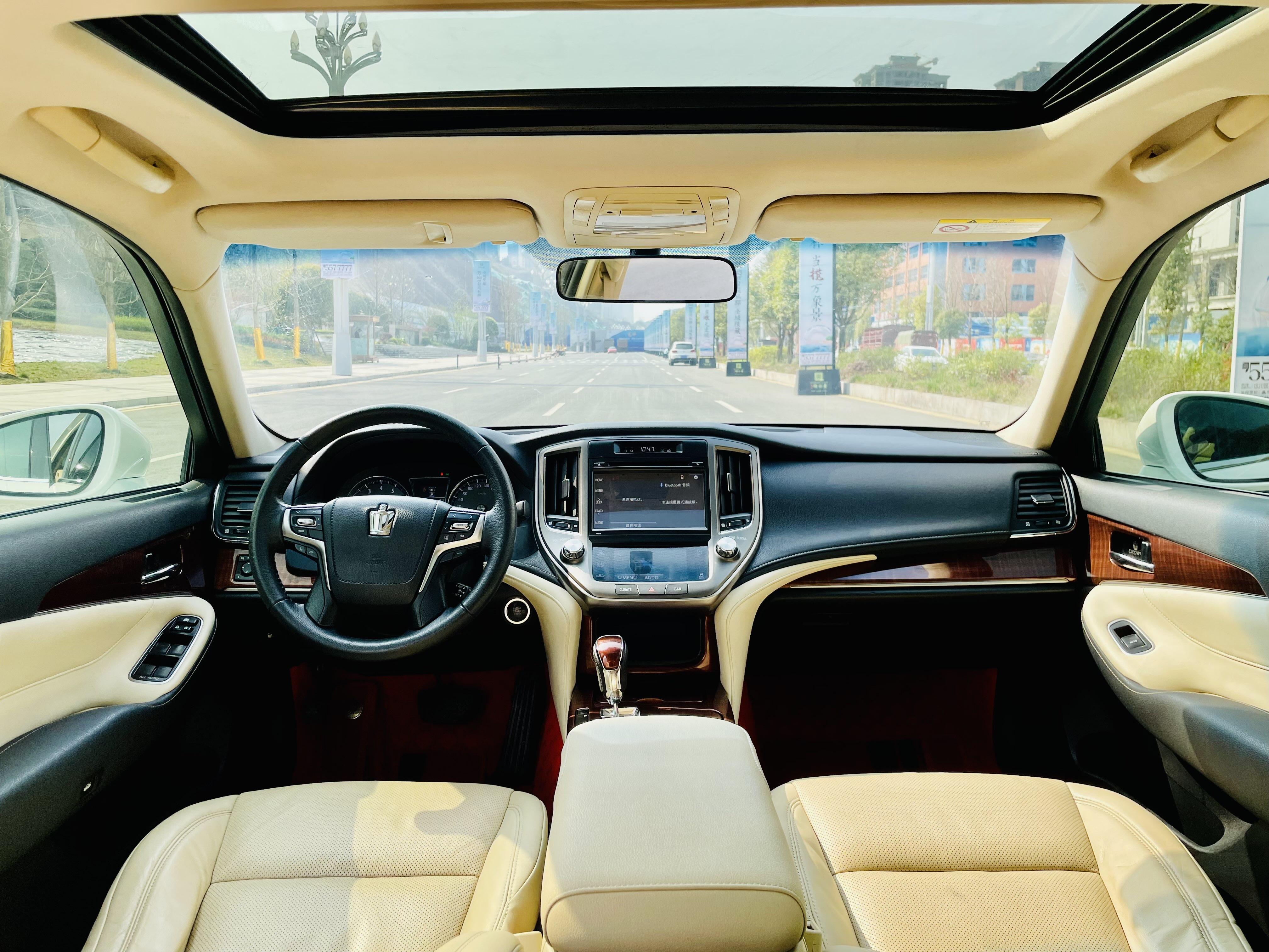 Toyota Crown 2016 thumb 4