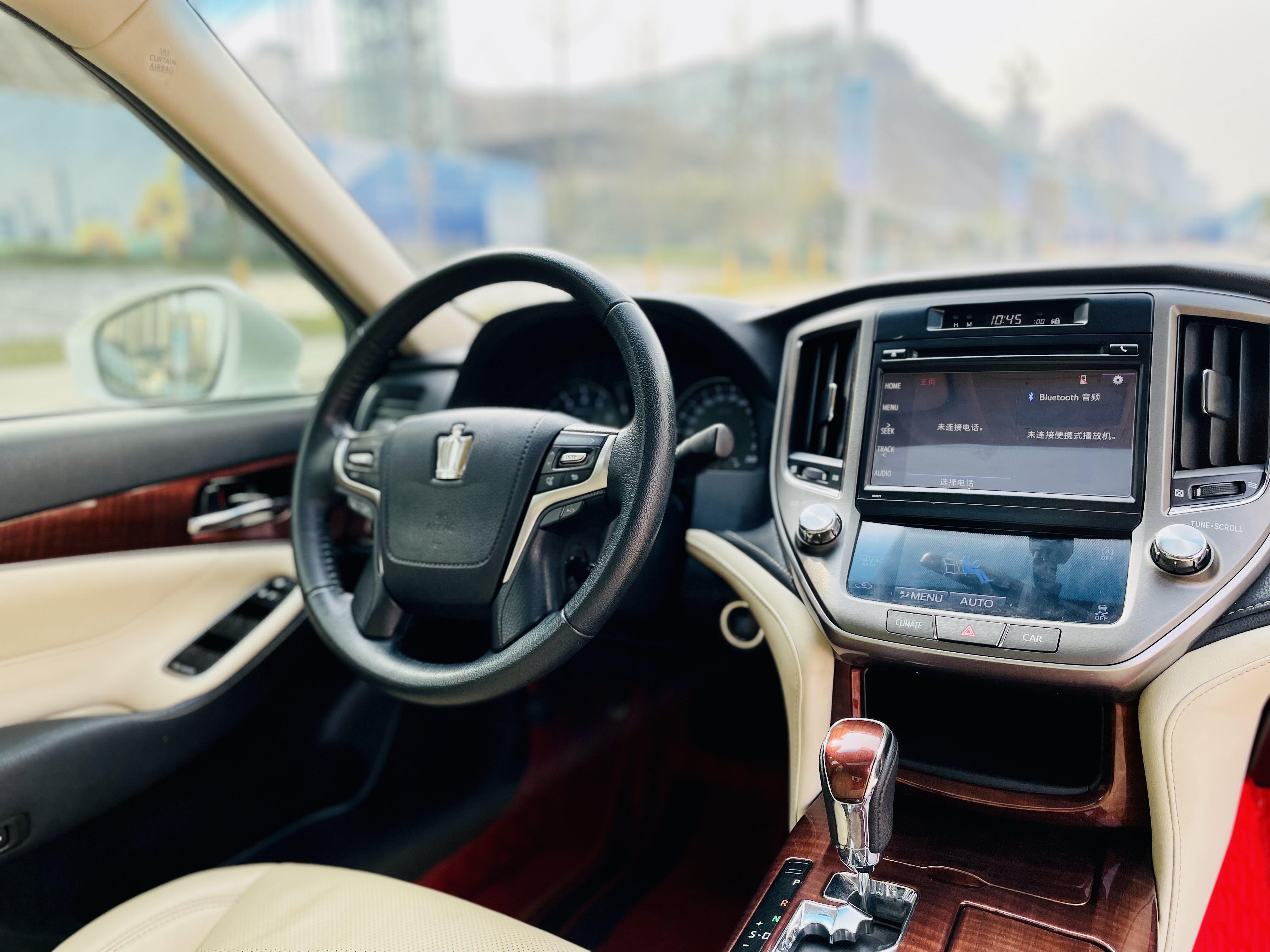 Toyota Crown 2016 thumb 5