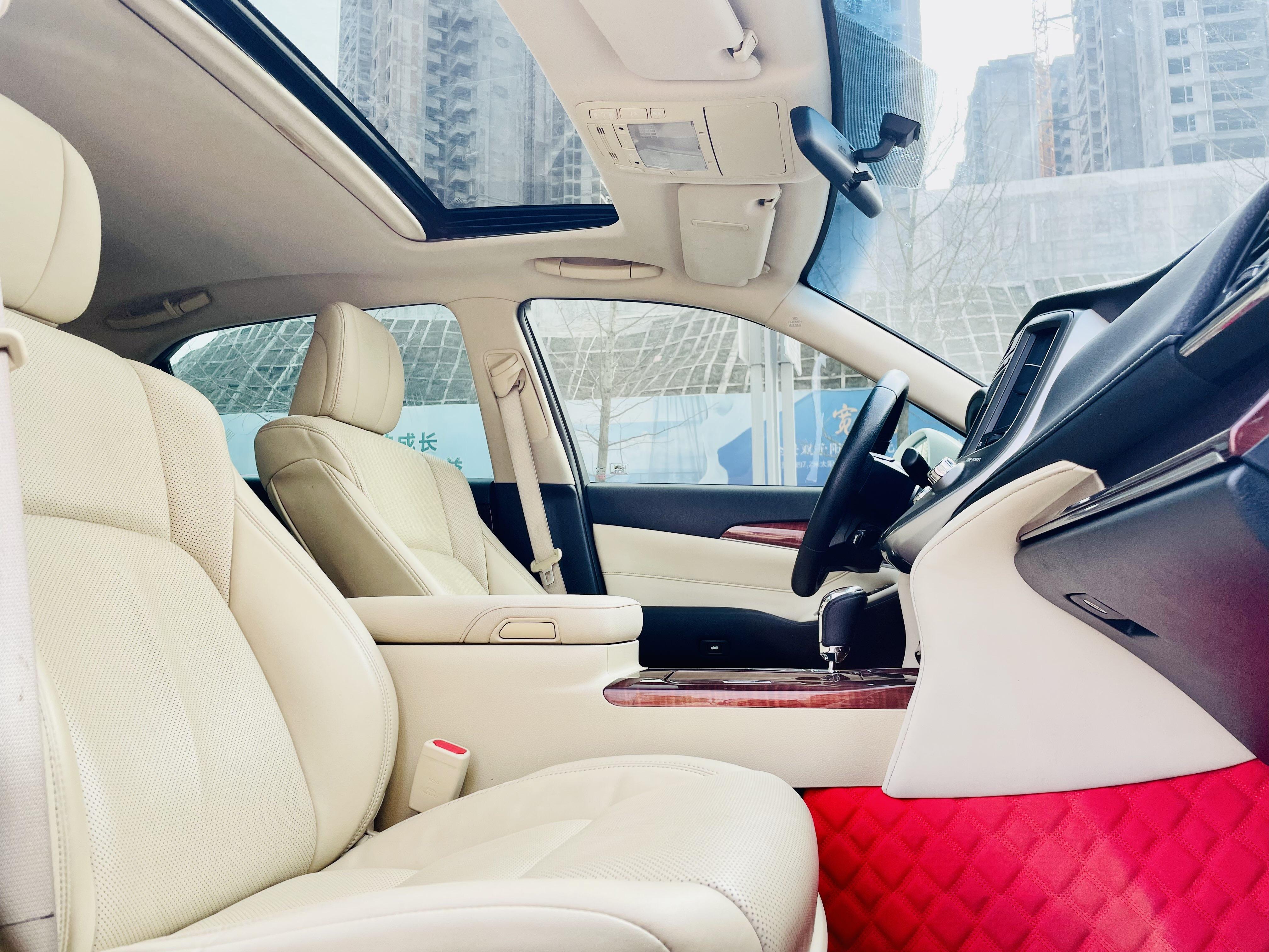 Toyota Crown 2016 thumb 6