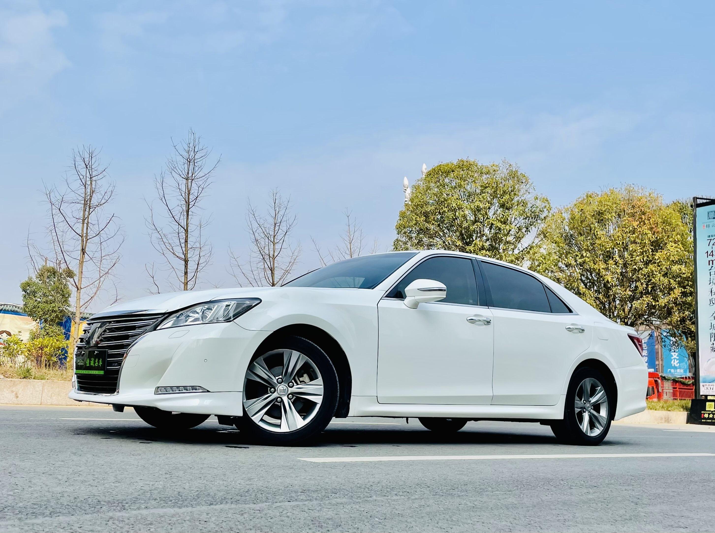 Toyota Crown 2016 thumb 8
