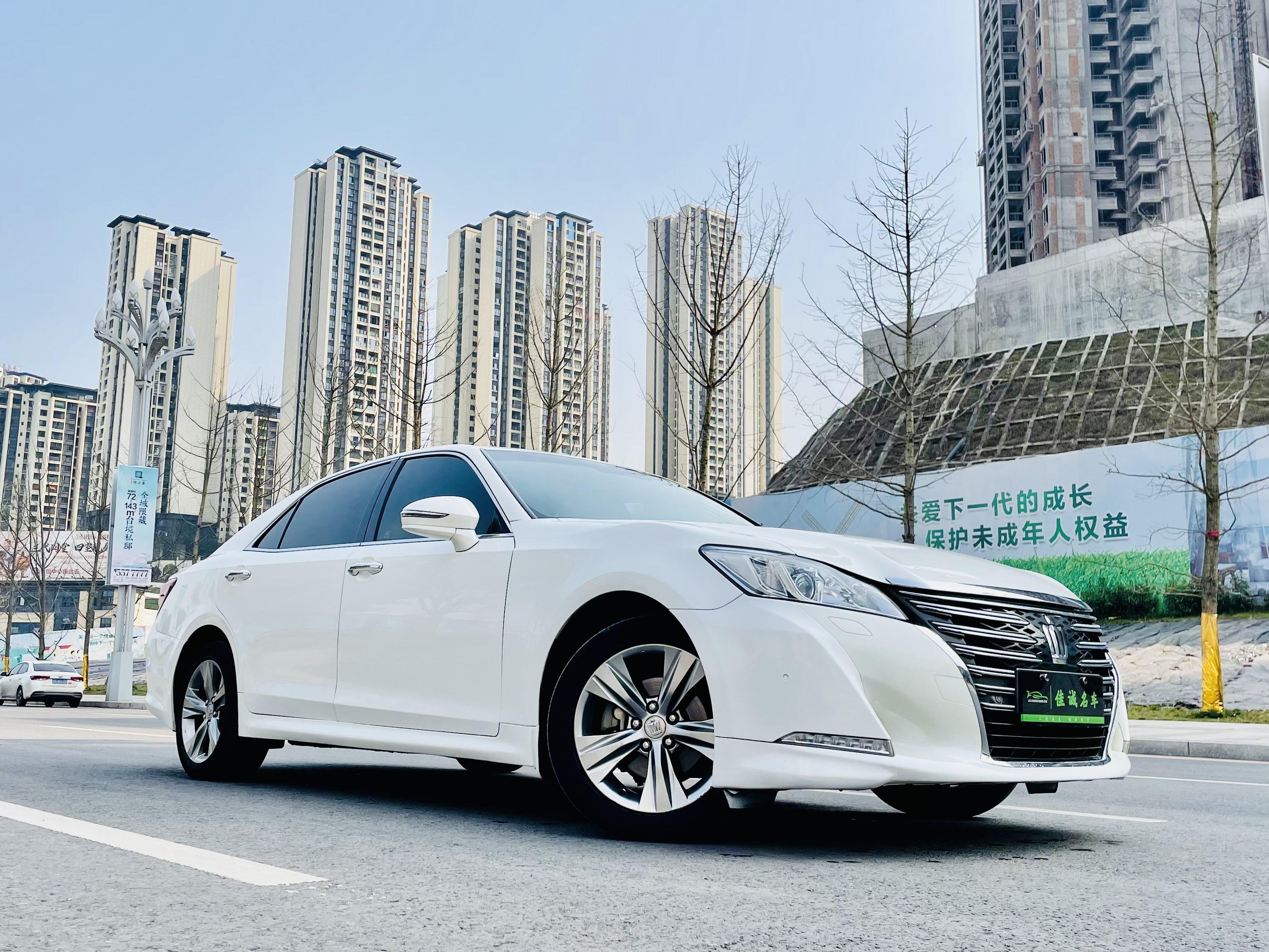 Toyota Crown 2016 thumb 10