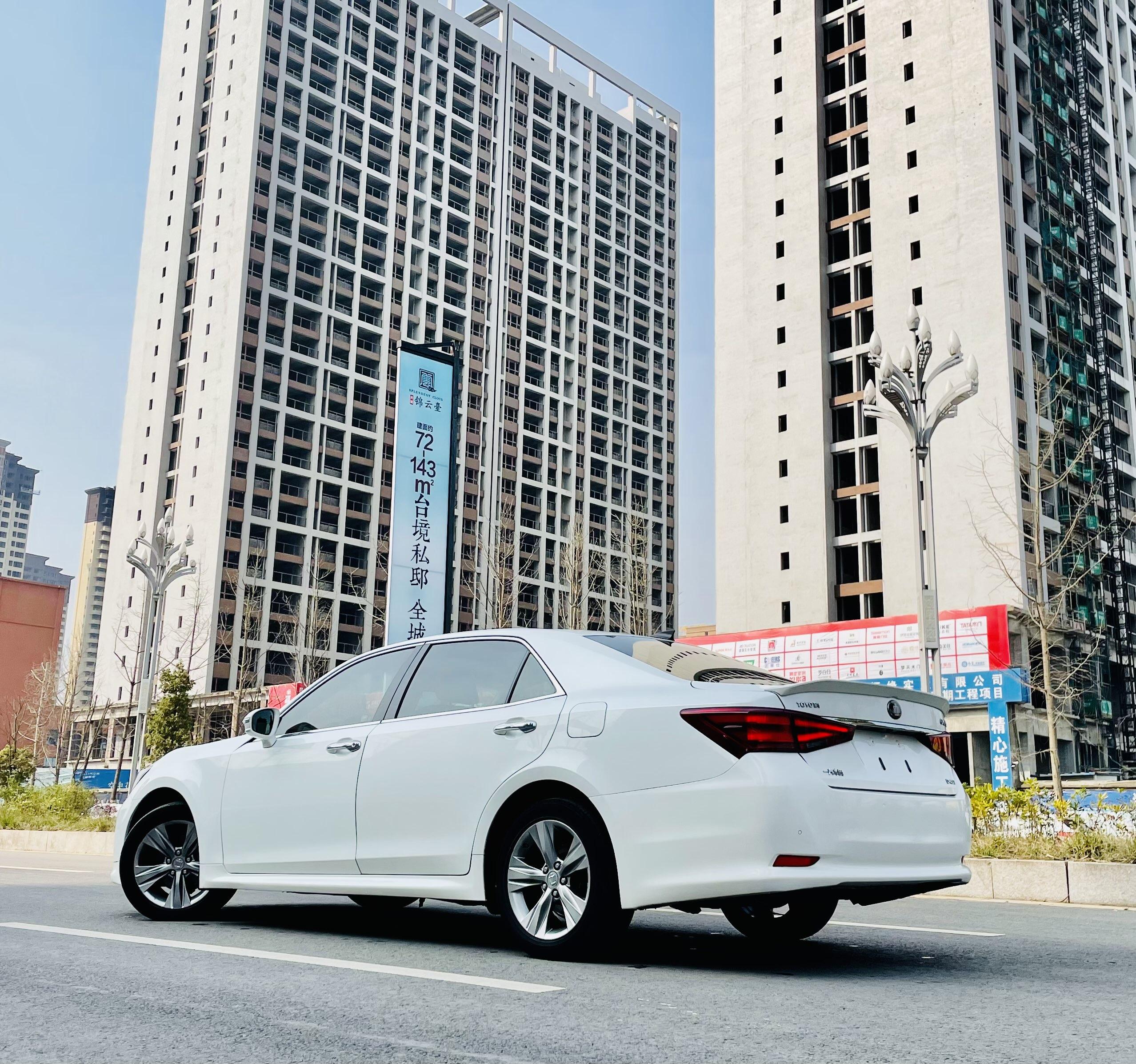 Toyota Crown 2016 thumb 11