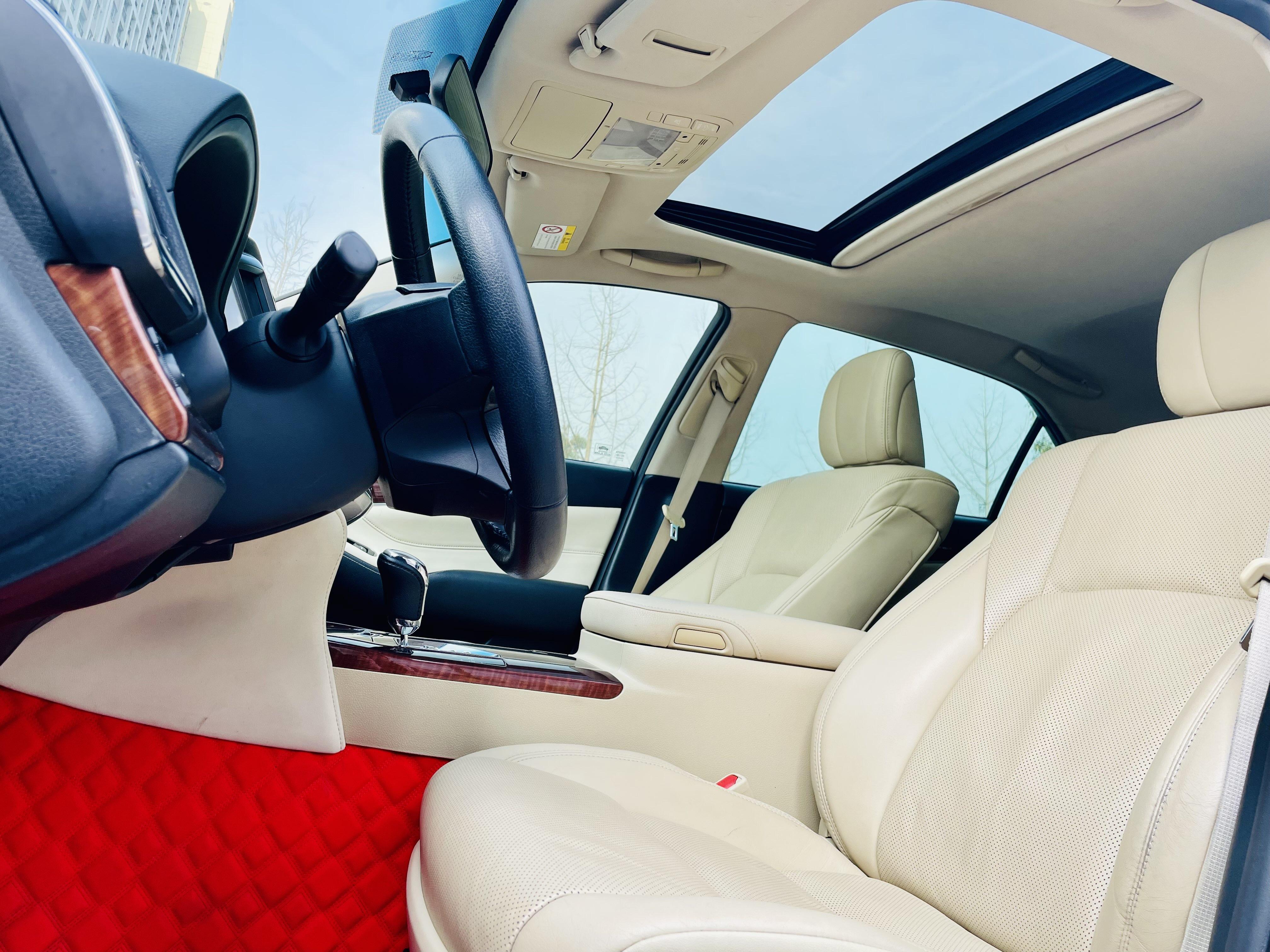 Toyota Crown 2016 thumb 12