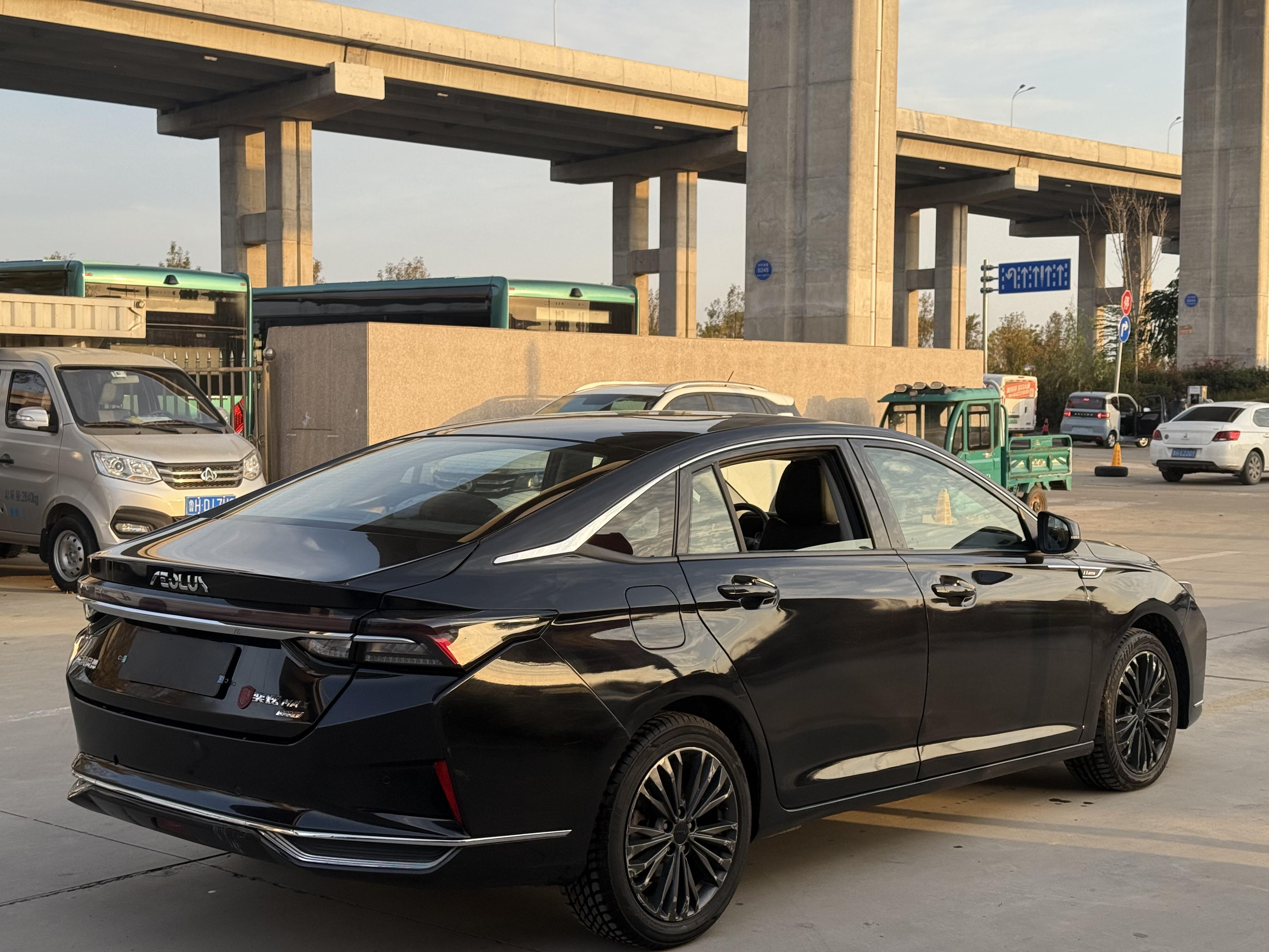 Dongfeng Aeolus Yixuan Max 2022 thumb 4