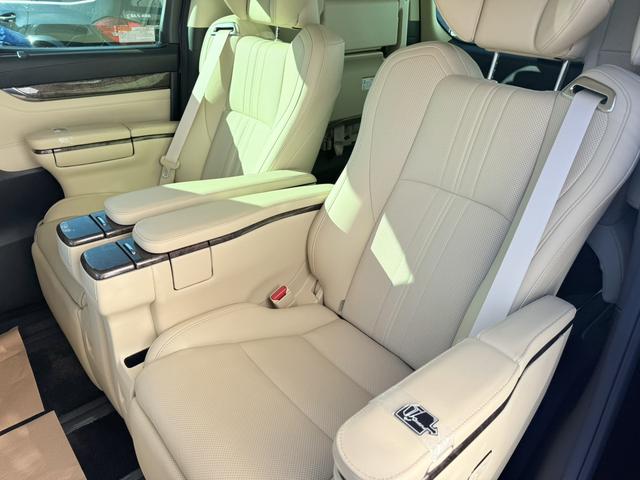 Toyota Vellfire 2019 thumb 5