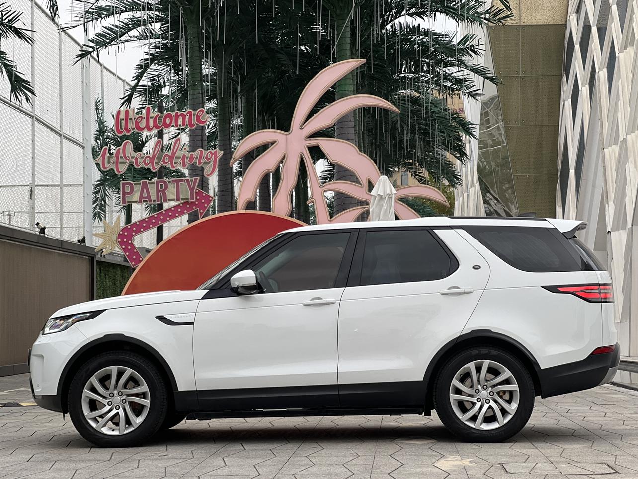 Land Rover Discovery 2018 thumb 2