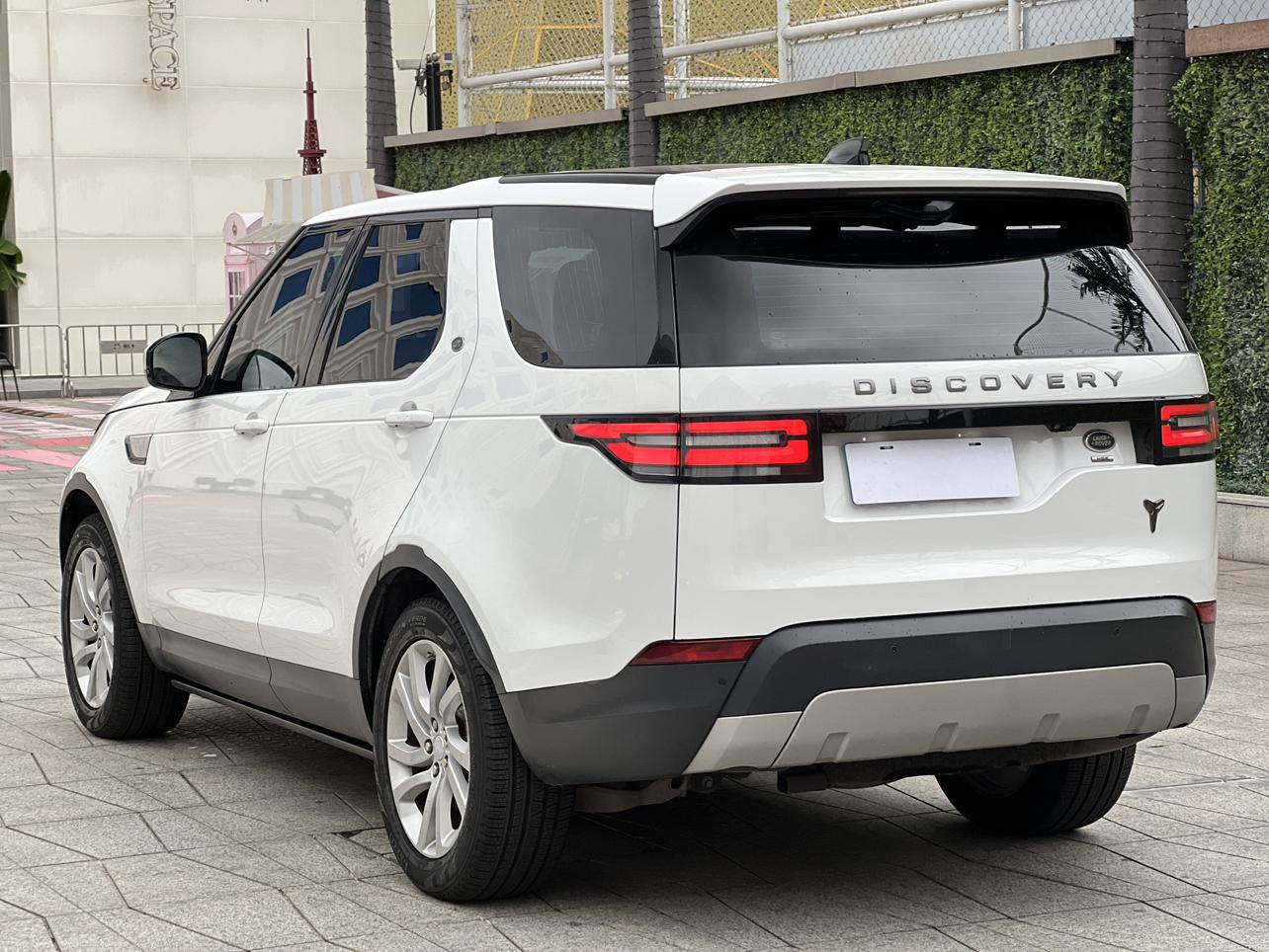 Land Rover Discovery 2018 thumb 3