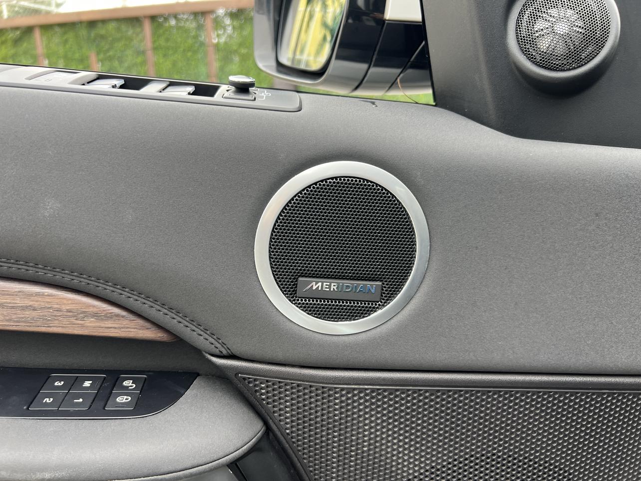 Land Rover Discovery 2018 thumb 10