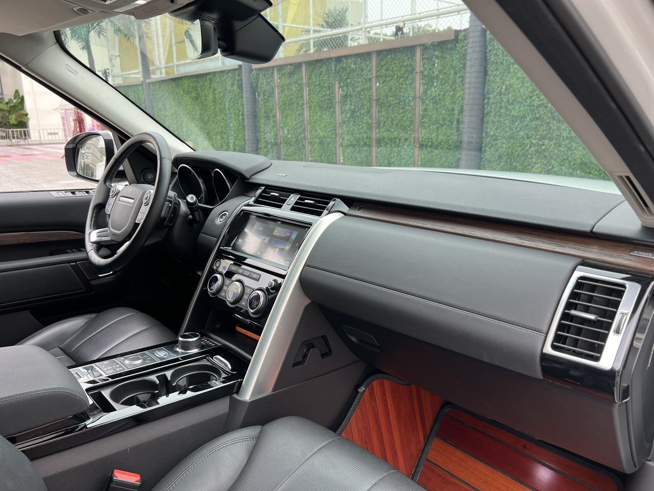 Land Rover Discovery 2018 thumb 12