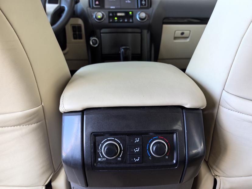 Toyota Land Cruiser Prado 2017 thumb 6
