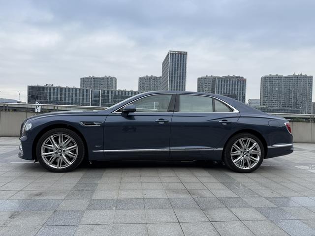 Bentley PHEV 2022 thumb 3