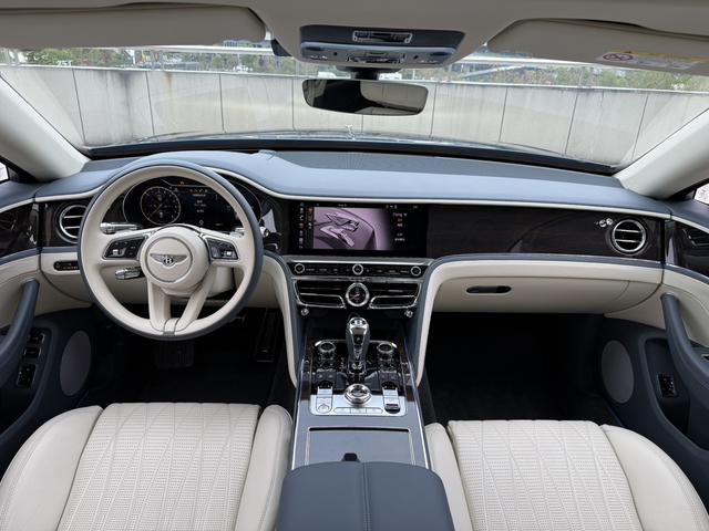 Bentley PHEV 2022 thumb 5