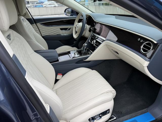 Bentley PHEV 2022 thumb 6