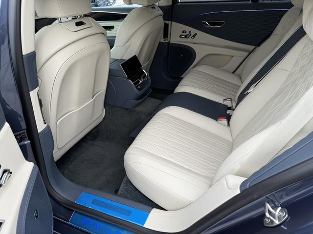 Bentley PHEV 2022 thumb 9