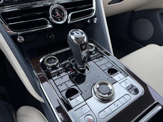 Bentley PHEV 2022 thumb 10