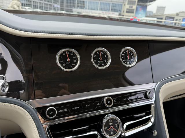 Bentley PHEV 2022 thumb 11