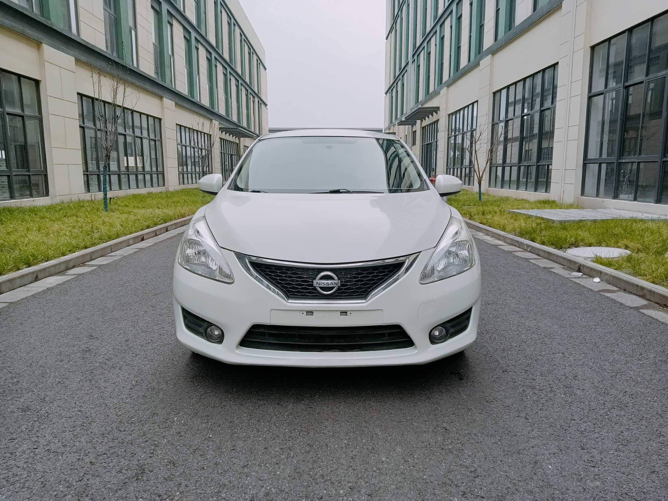 Nissan Tiida 2015 thumb 3