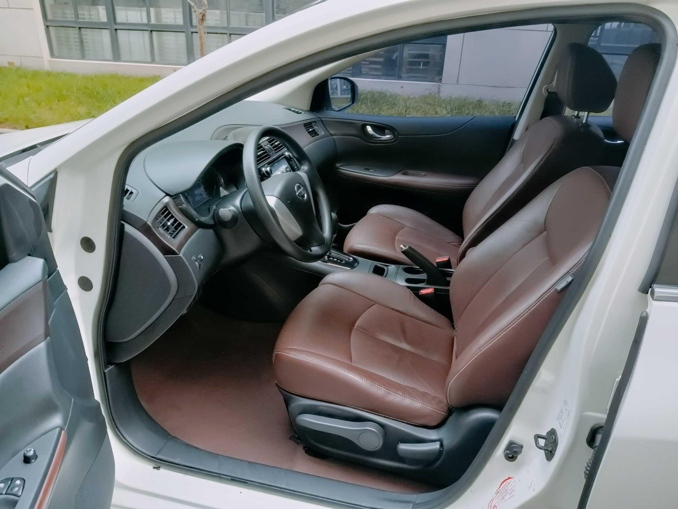 Nissan Tiida 2015 thumb 6
